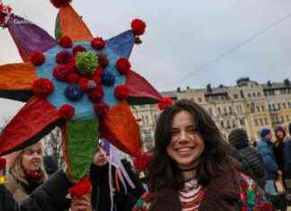 Reclaiming Christmas: Ukrainians Fight Against Soviet Theft reclaiming-christmas-ukrainians-fight-against-soviet-theft