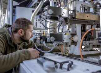 Photographer Documents USA’s Impact in Ukraine: From Power Plants to Saved Giraffes photographer-documents-usas-mpact-in-ukraine-from-power-plants-to-saved-giraffes