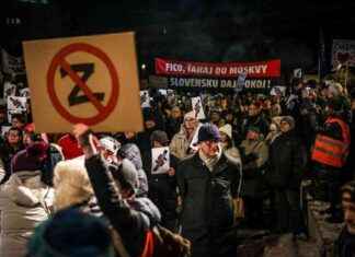 Protesters Rally Against Pro-Russian Stance in Bratislava Amid Ukraine Tensions protesters-rally-against-pro-russian-stance-in-bratislava-amid-ukraine-tensions