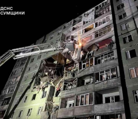 russian-drone-attack-kills-four-in-sumy-apartment-building
