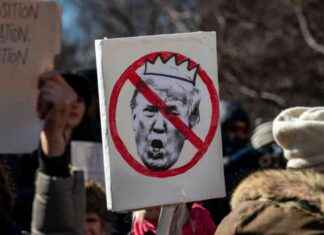 Americans Protest Trump Over Betrayal of Ukraine americans-protest-trump-over-betrayal-of-ukraine