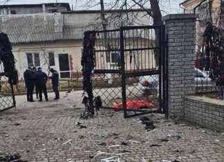 Russian Government Offers Cash for Attacks on Ukraine Offices russian-government-offers-cash-for-attacks-on-ukraine-offices