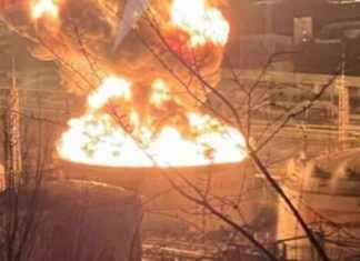 Massive Fire Engulfs Tuapse Oil Refinery in Russia massive-fire-engulfs-tuapse-oil-refinery-in-russia