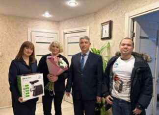 Putin Party Gifts Mothers of Fallen Troops with Meat Grinders putin-party-gifts-mothers-of-fallen-troops-with-meat-grinders