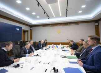 Yermak and Powell Discuss Ceasefire Conditions and Russia Sanctions yermak-and-powell-discuss-ceasefire-conditions-and-russia-sanctions