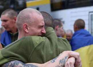 Ukrainian soldiers freed from Russian captivity return home ukrainian-soldiers-freed-from-russian-captivity-return-home