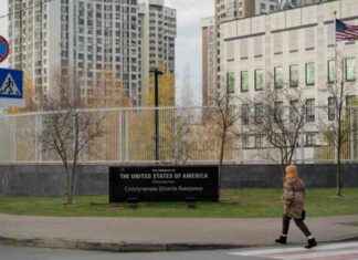 Посольство США в Києві попереджає про ‘значний повітряний напад’, Трамп відмовляється засуджувати Росію