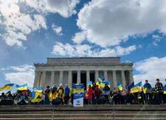 Законодавці США закликають адміністрацію Трампа захистити українських паролів, серед протирічних звітів