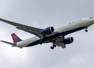 How Delta Flight DL275’s Diversion at LAX Affects Business Travelers Delta Flight DL275 diverted, DL275 LAX diversion, Delta emergency landing LAX, DL275 flight update, Delta diverted flight news, DL275 incident report, LAX airport flight diversion